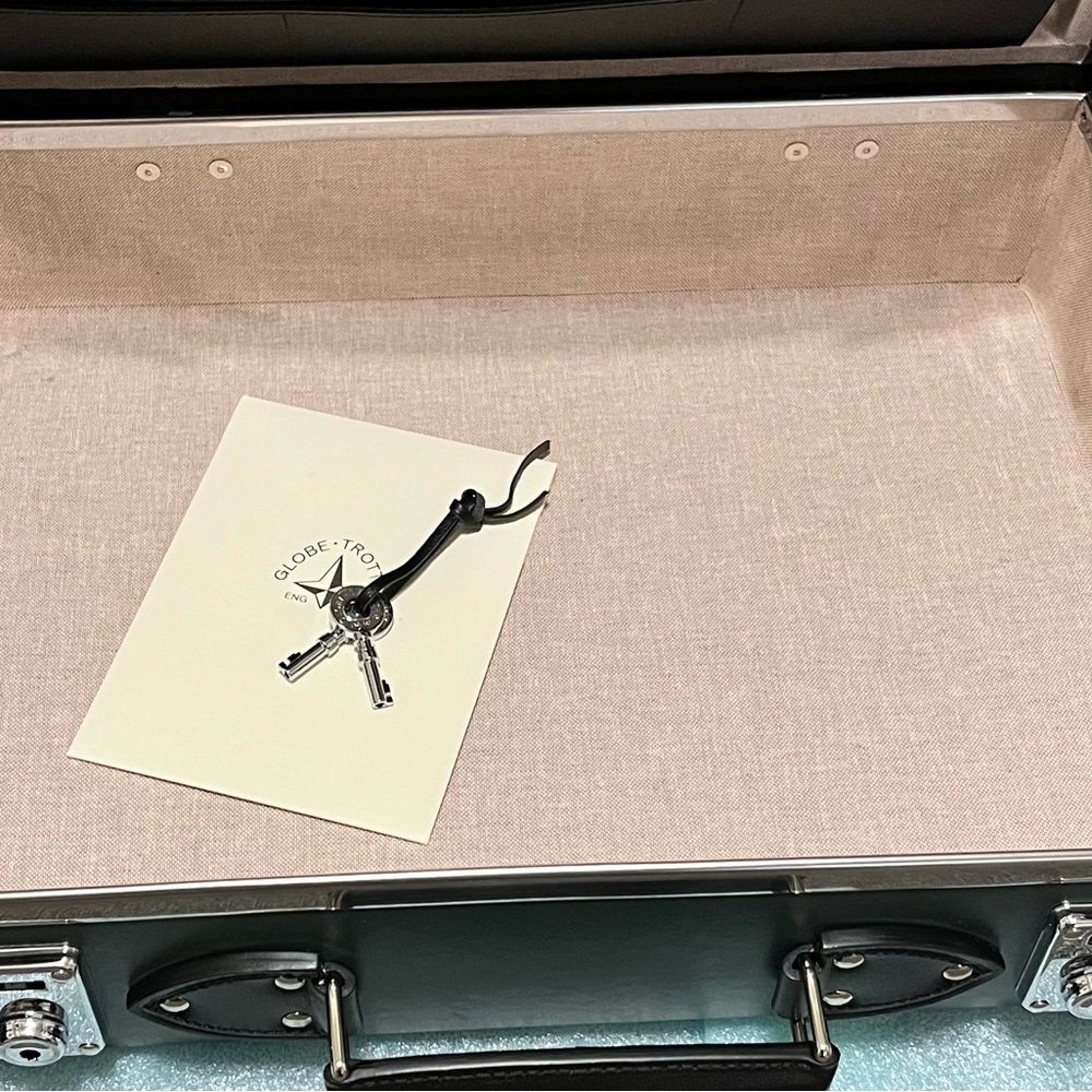 Globe Trotter ,NO TIME TO DIE LUGGAGE COLLECTION Attaché, Limited edition $ 2445 - Picture 11 of 16